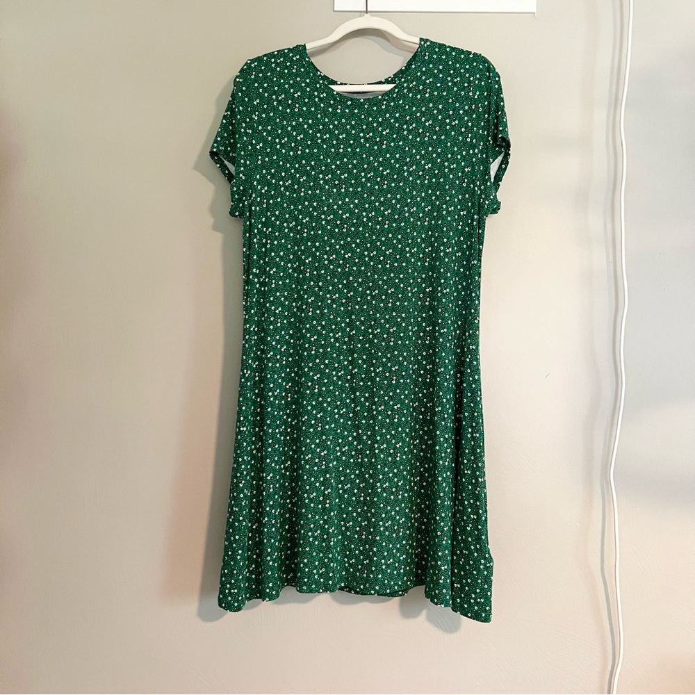 Amazon Essentials Women’s Short Sleeve Scoop Neck Swing Dress Green white Floral